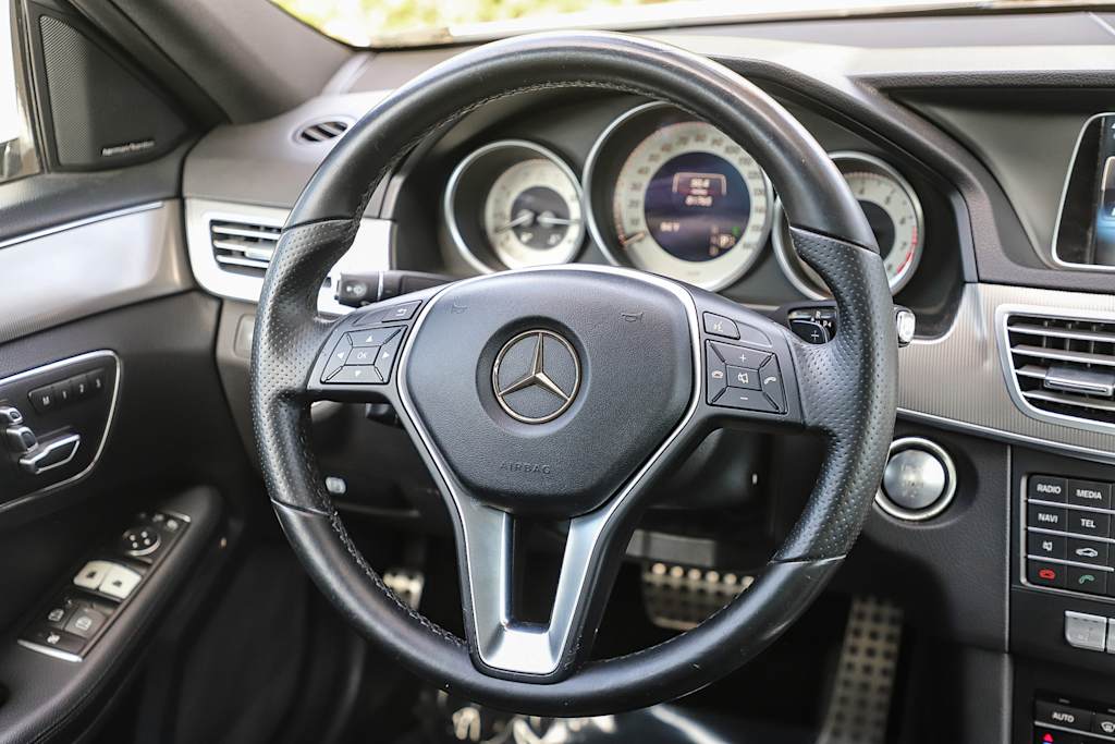 Thumbnail: 2016 Mercedes-Benz E-Class - 8