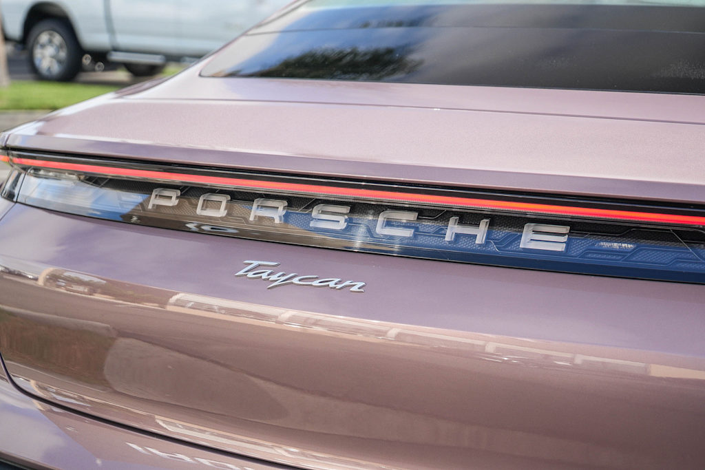 Thumbnail: 2023 Porsche Taycan - 21