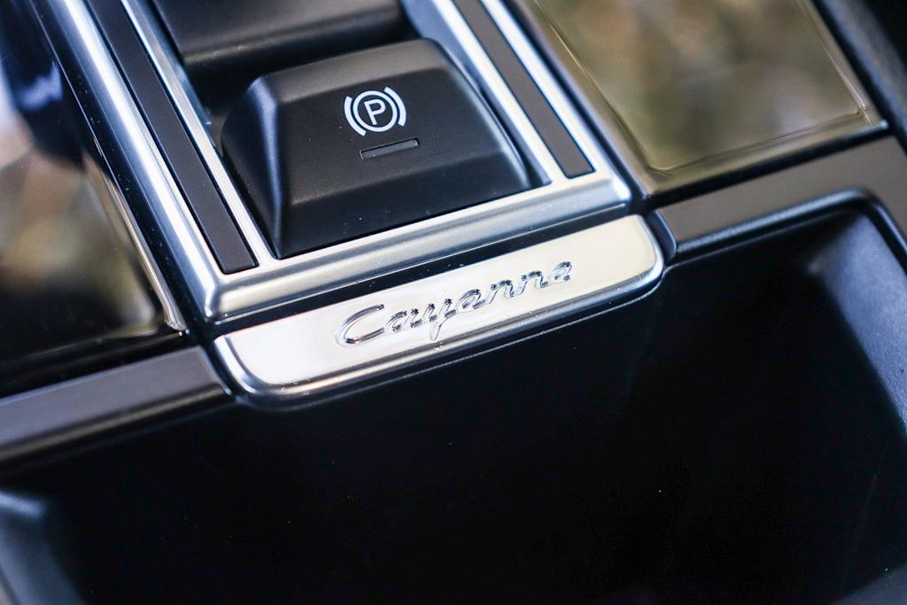 Thumbnail: 2021 Porsche Cayenne - 37