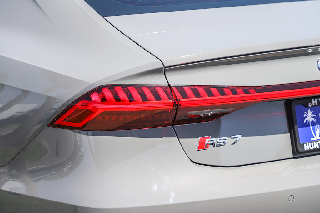 Thumbnail: 2021 Audi RS 7 - 22