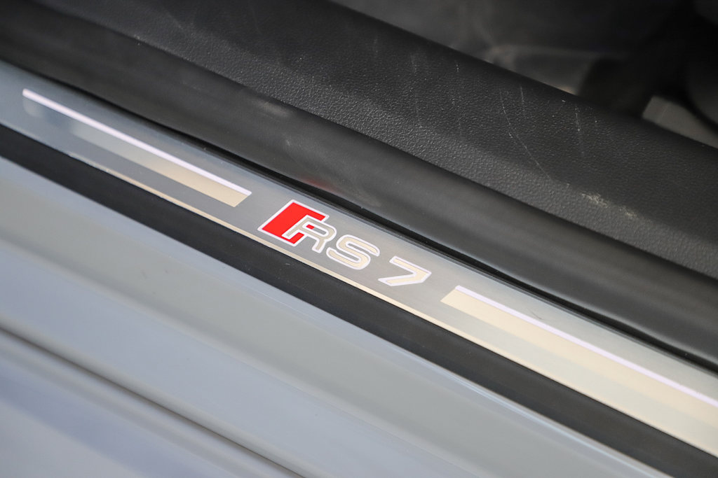 Thumbnail: 2021 Audi RS 7 - 6