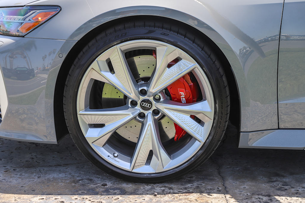 Thumbnail: 2021 Audi RS 7 - 7