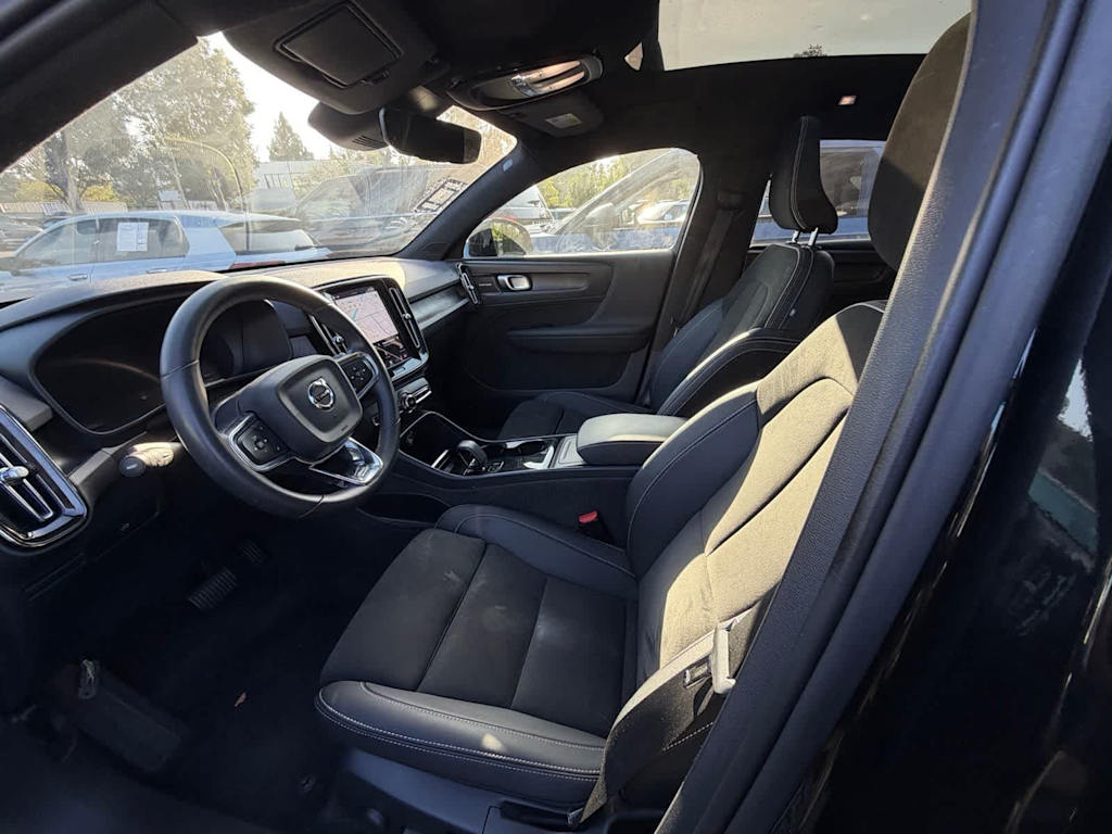 Thumbnail: 2023 Volvo C40 - 4