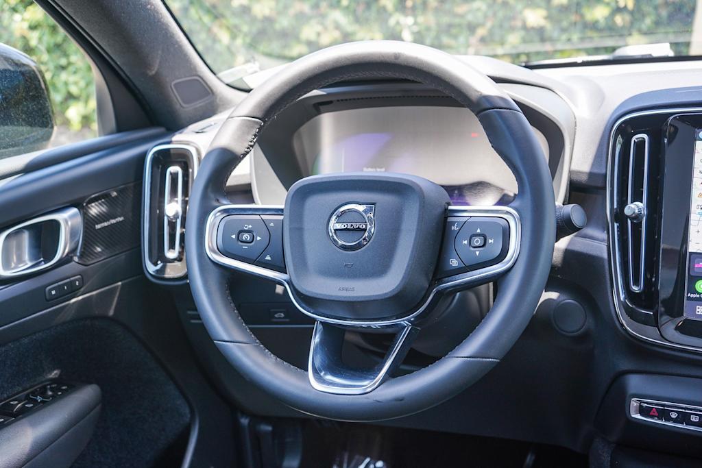 Thumbnail: 2023 Volvo C40 - 8