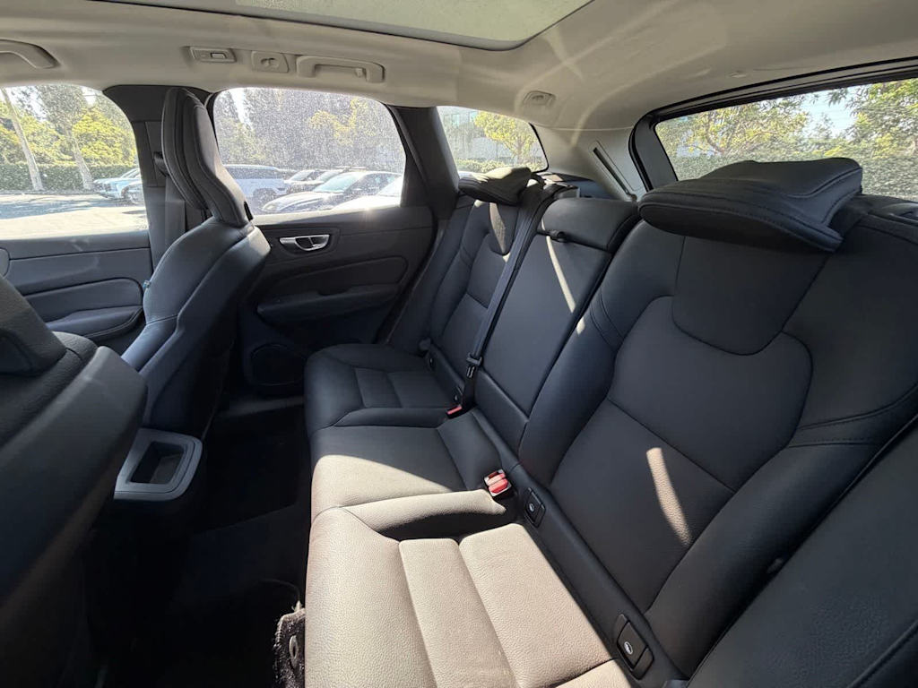 Thumbnail: 2025 Volvo XC60 - 6