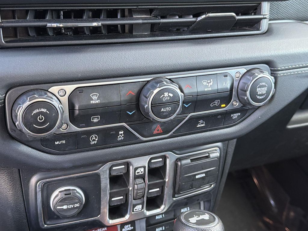 Thumbnail: 2024 Jeep Wrangler - 24