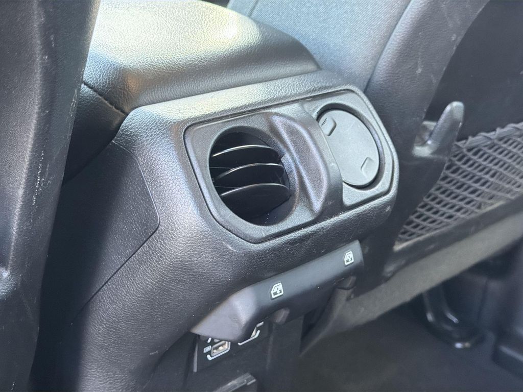 Thumbnail: 2024 Jeep Wrangler - 32