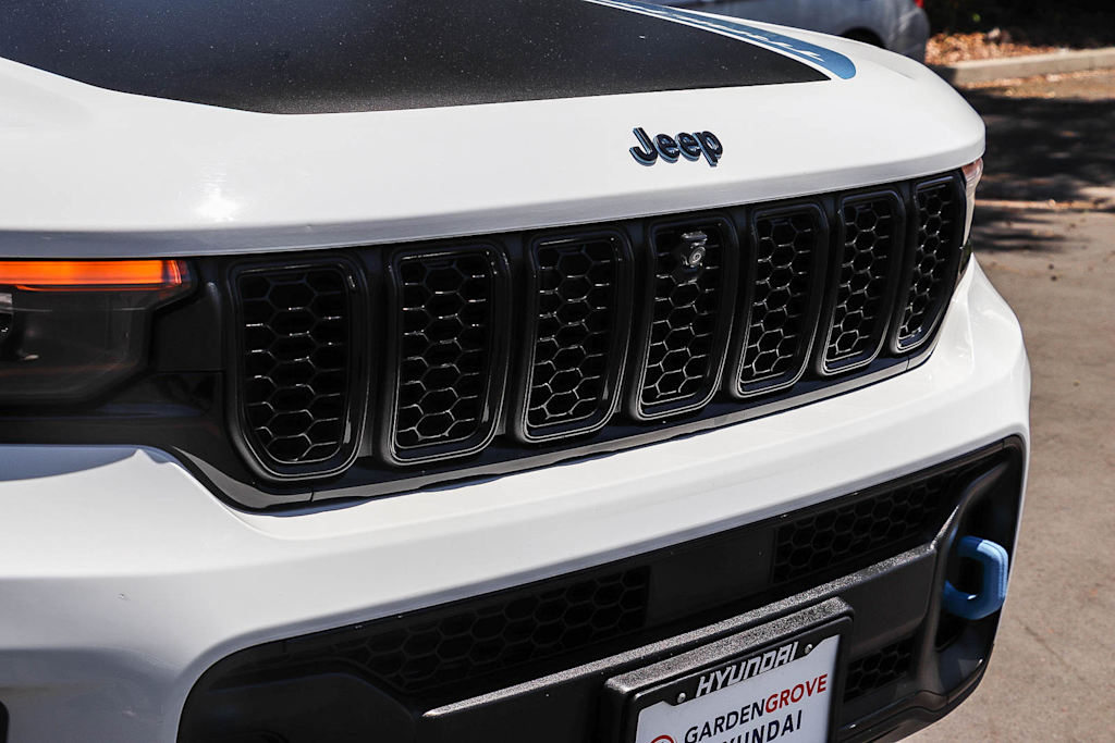 Thumbnail: 2022 Jeep Grand Cherokee - 16