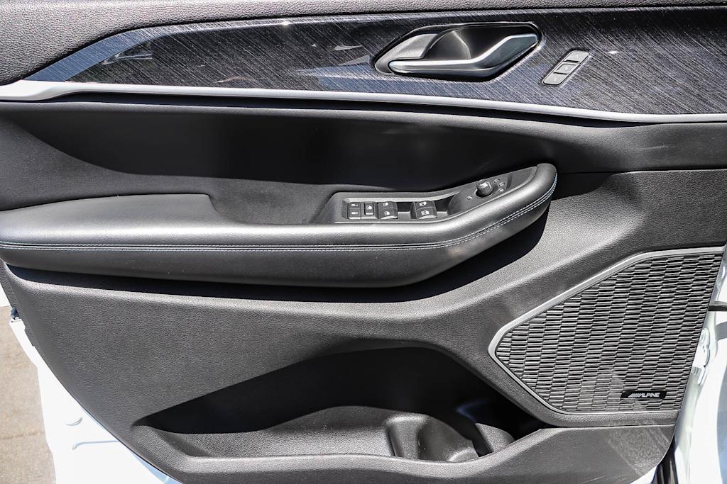 Thumbnail: 2022 Jeep Grand Cherokee - 22