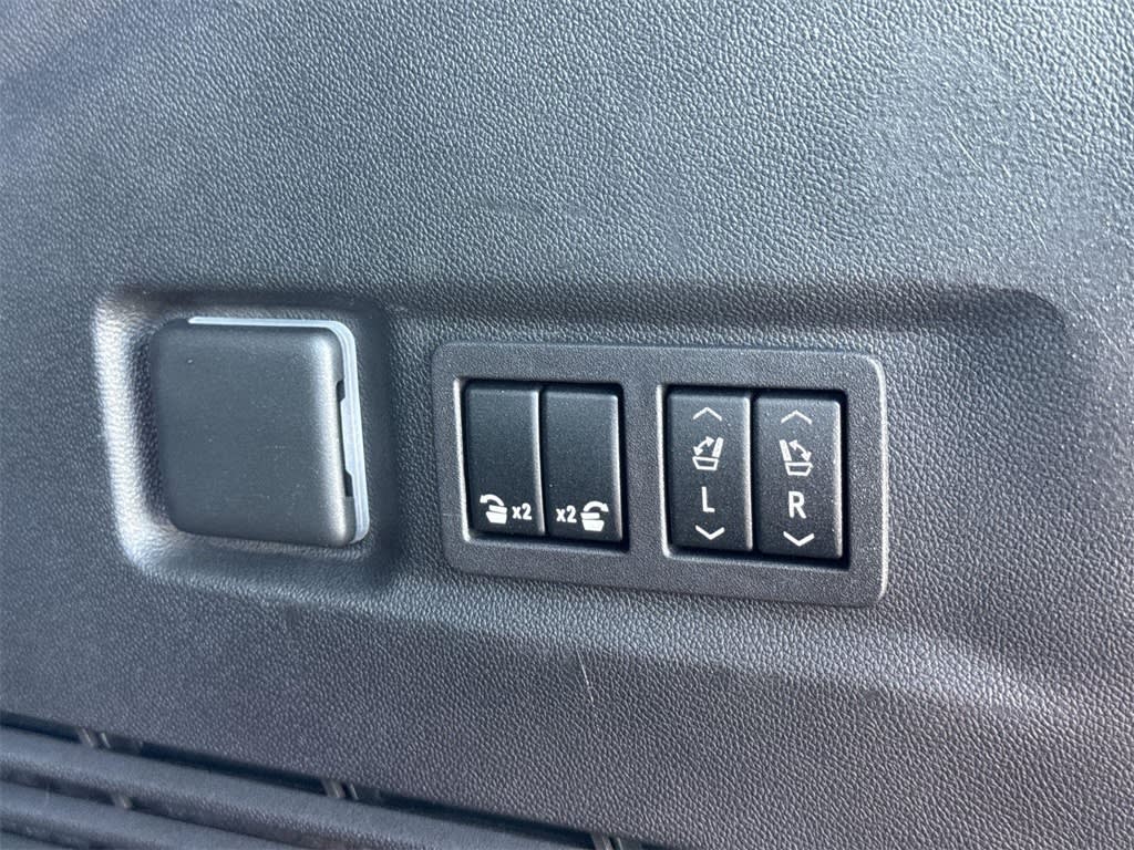 Thumbnail: 2023 Chevrolet Suburban - 36