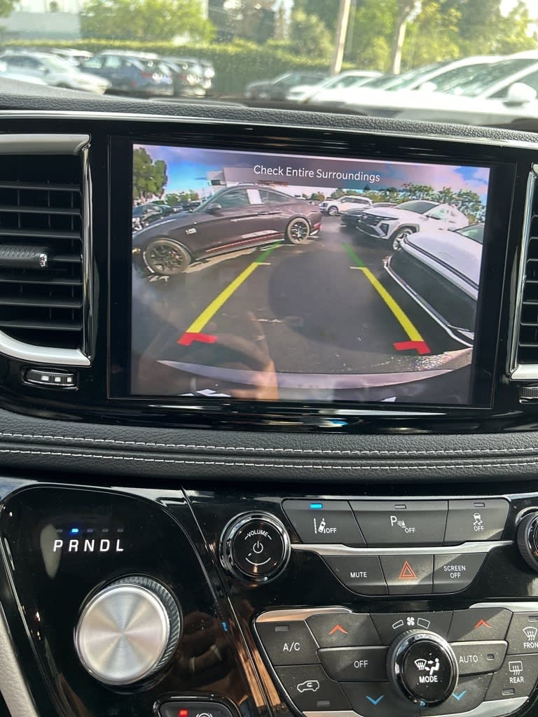 Thumbnail: 2023 Chrysler Pacifica - 6