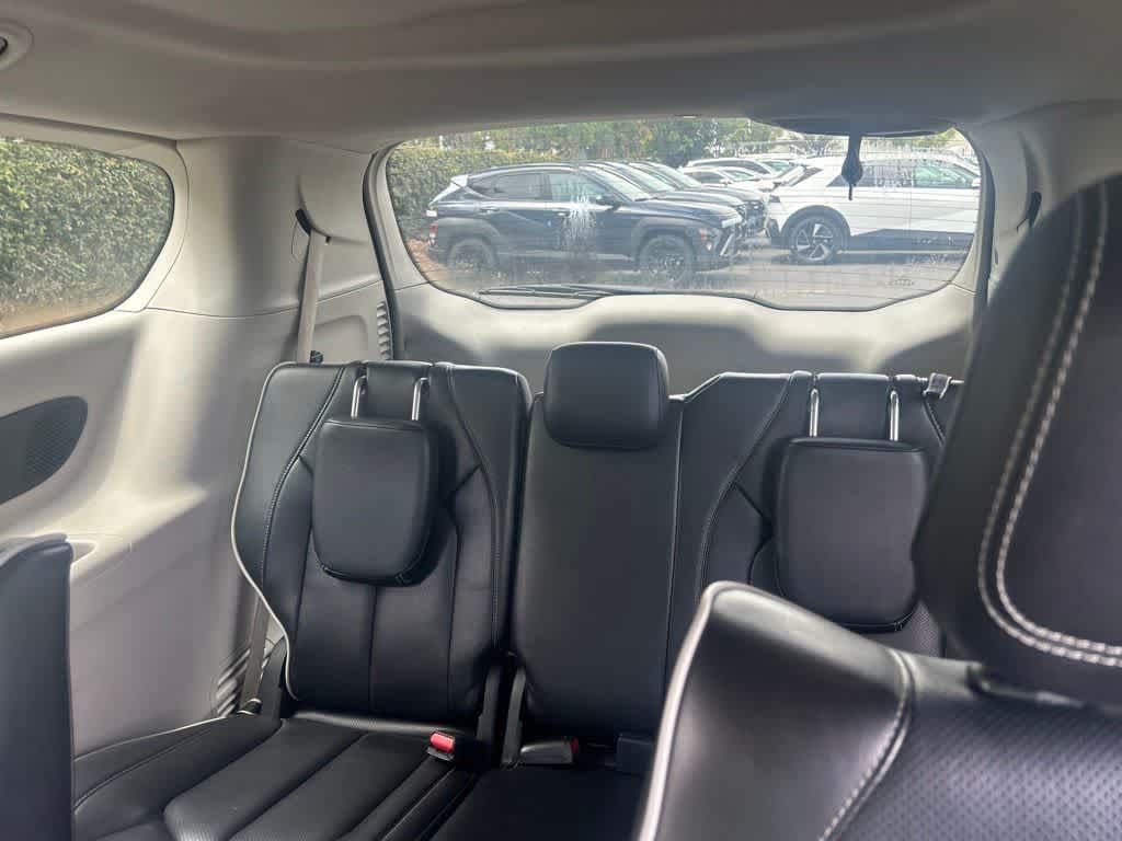 Thumbnail: 2023 Chrysler Pacifica - 4