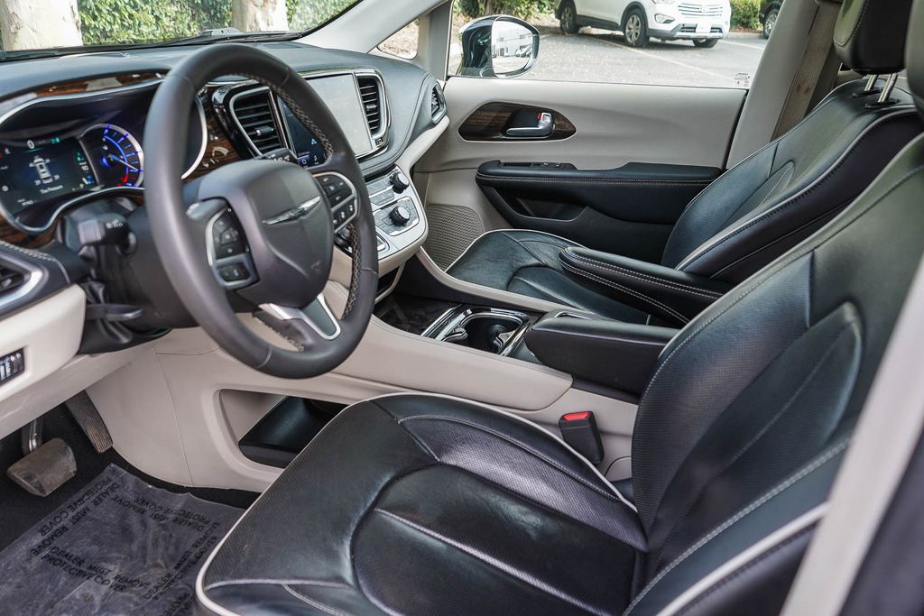 Thumbnail: 2023 Chrysler Pacifica - 10