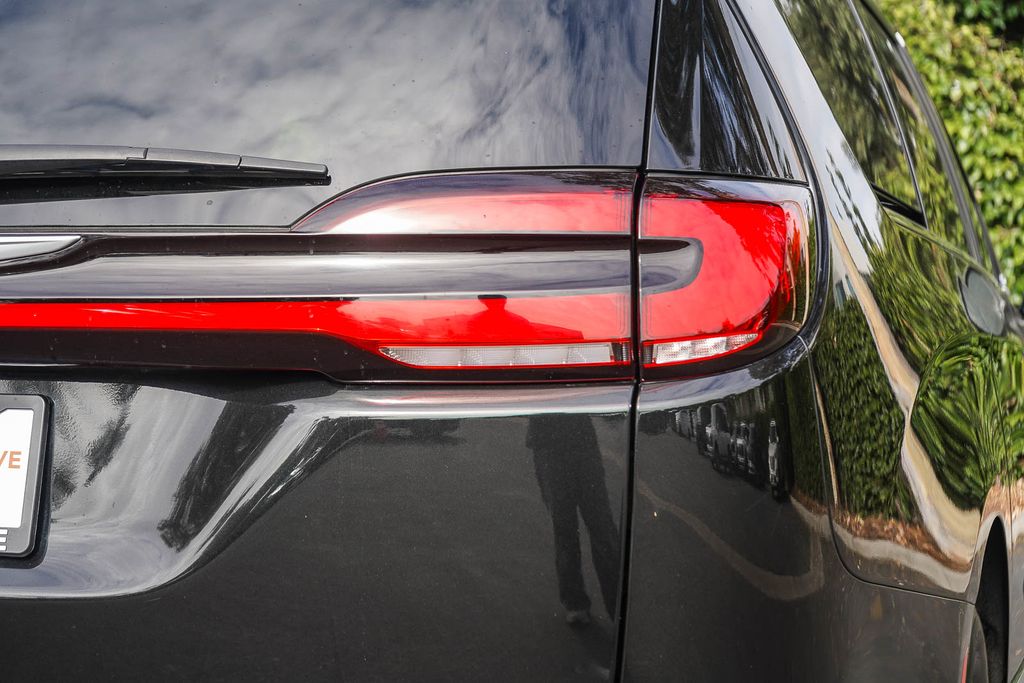 Thumbnail: 2023 Chrysler Pacifica - 17