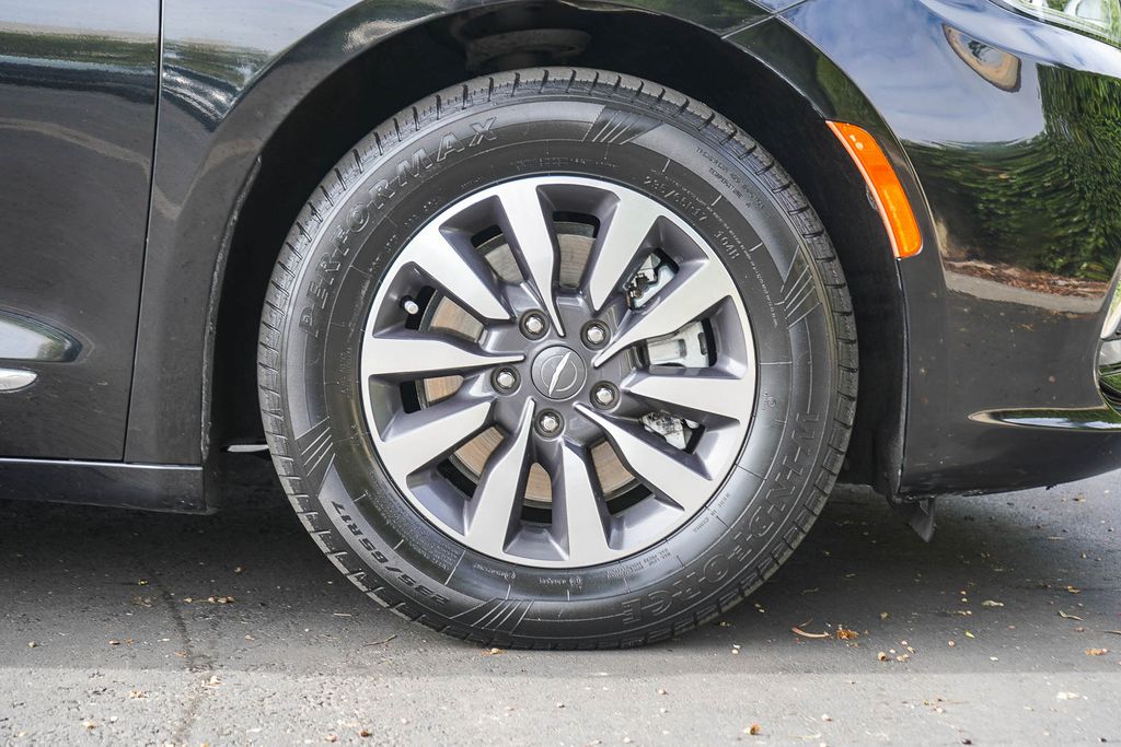 Thumbnail: 2023 Chrysler Pacifica - 18