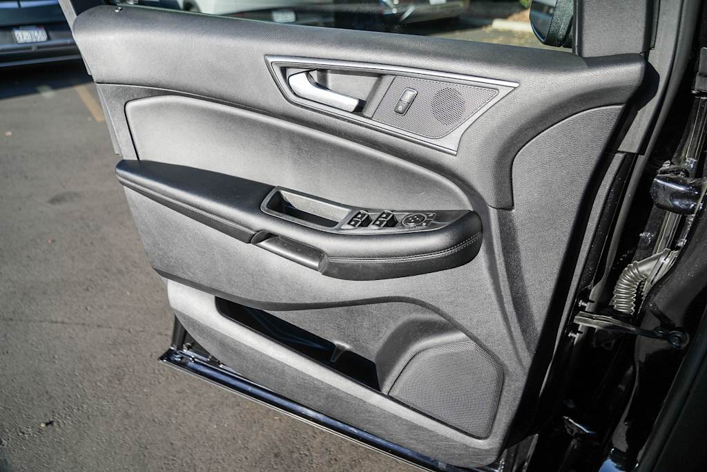Thumbnail: 2020 Ford Edge - 26