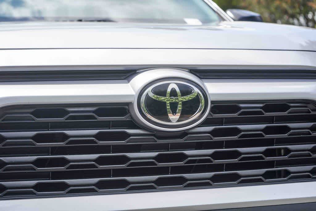 Thumbnail: 2021 Toyota RAV4 - 6