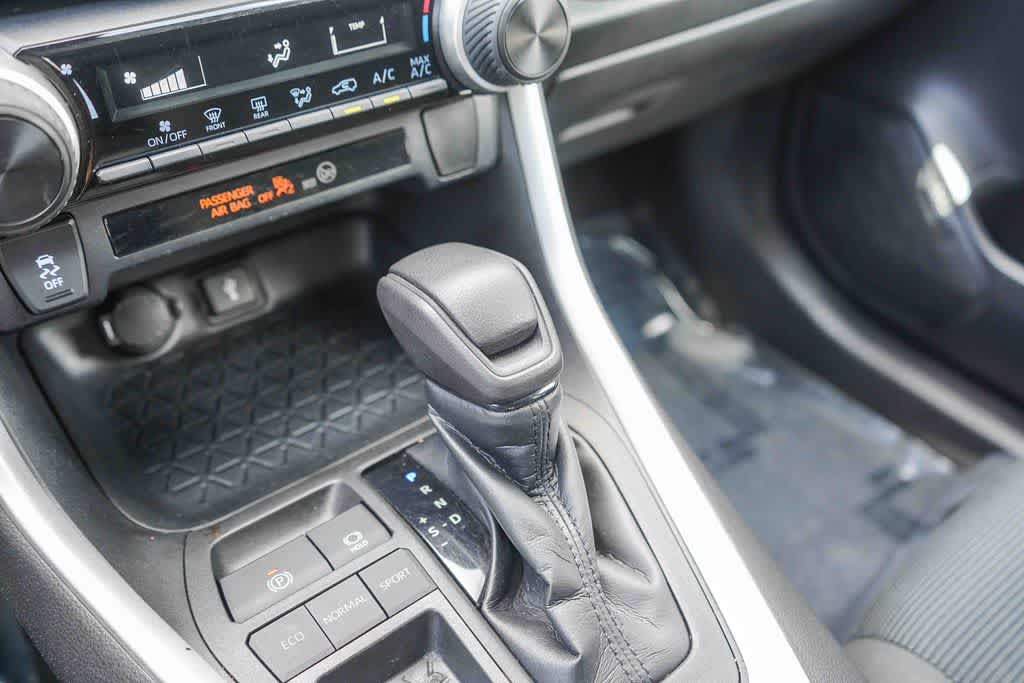Thumbnail: 2021 Toyota RAV4 - 24