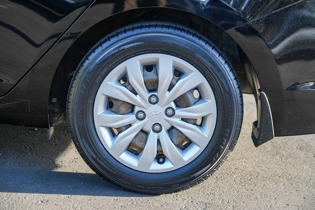Thumbnail: 2019 Hyundai Accent - 7