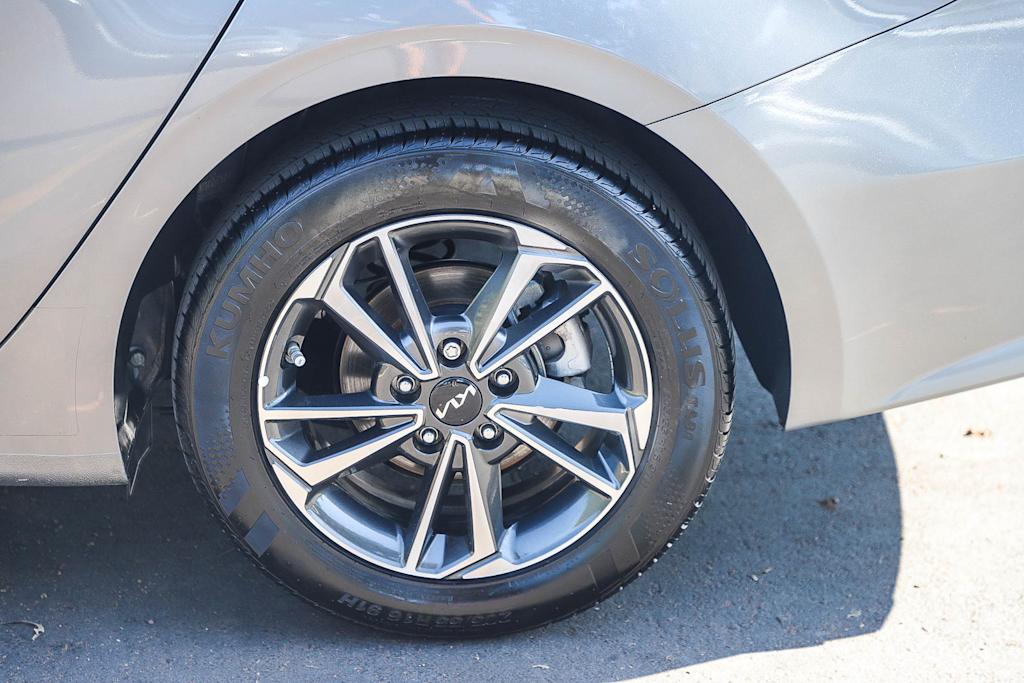 Thumbnail: 2023 Kia Forte - 21