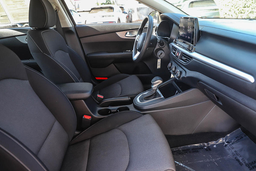 Thumbnail: 2023 Kia Forte - 9