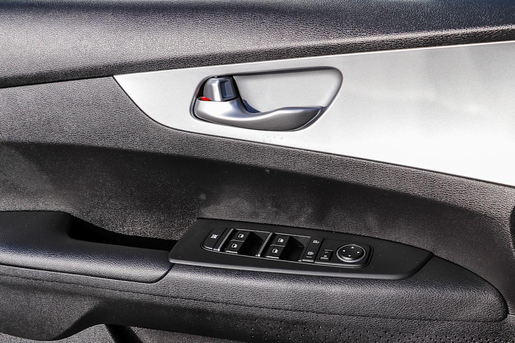 Thumbnail: 2023 Kia Forte - 25