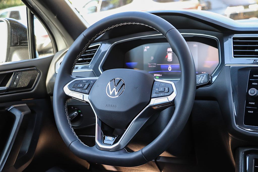 Thumbnail: 2023 Volkswagen Tiguan - 9