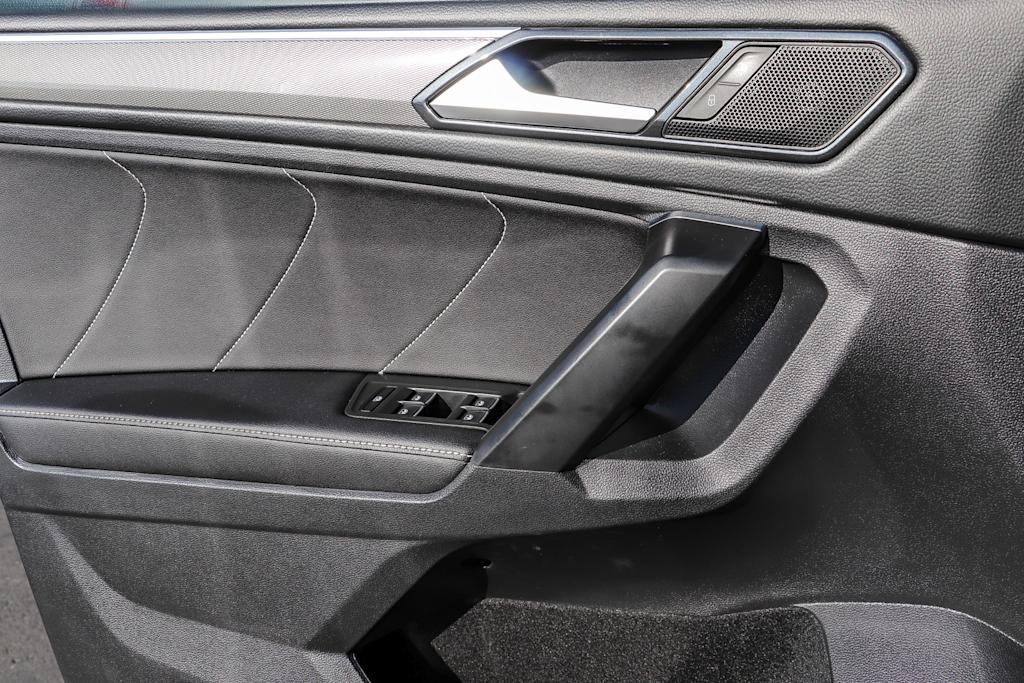 Thumbnail: 2023 Volkswagen Tiguan - 25