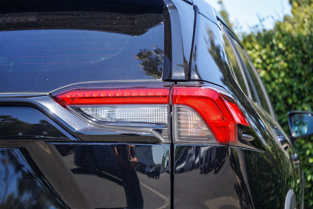 Thumbnail: 2022 Toyota RAV4 - 18