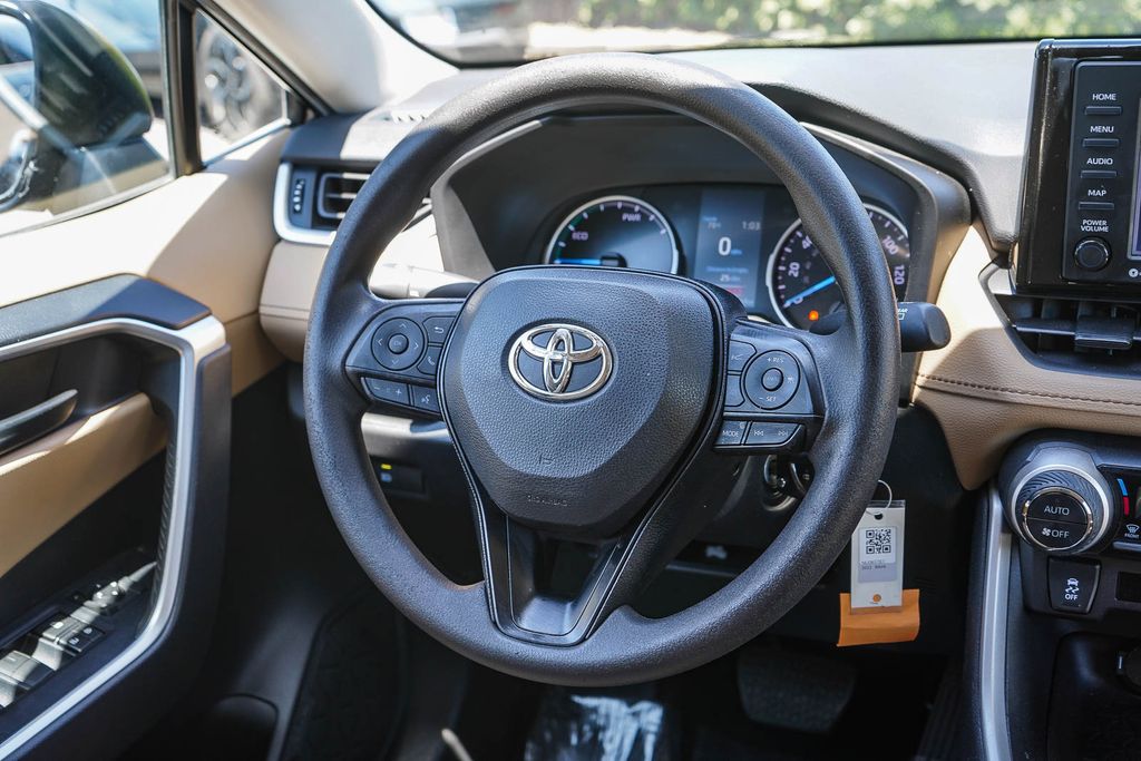 Thumbnail: 2022 Toyota RAV4 - 9