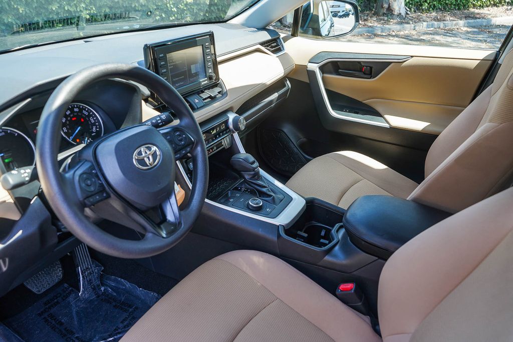 Thumbnail: 2022 Toyota RAV4 - 13