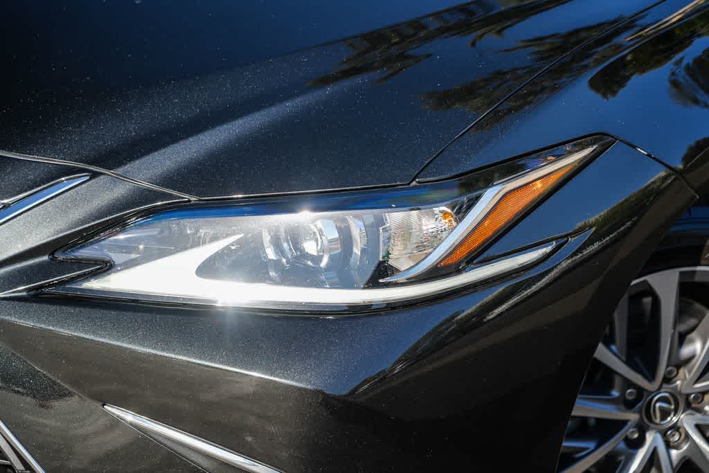 Thumbnail: 2022 Lexus ES - 17