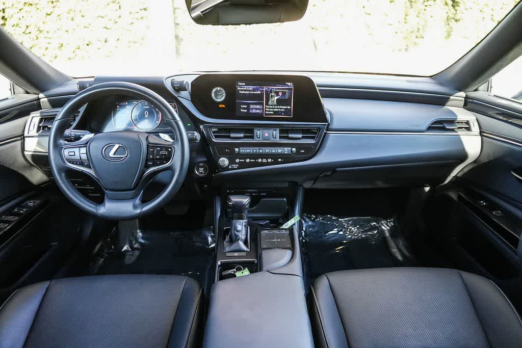 Thumbnail: 2022 Lexus ES - 2