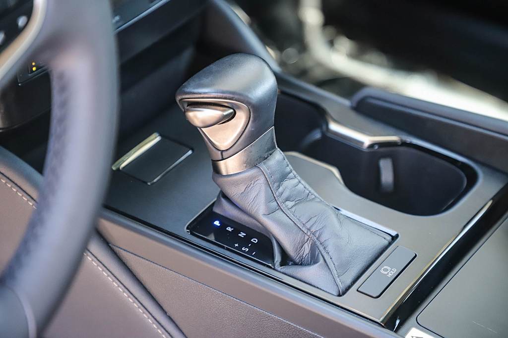 Thumbnail: 2023 Lexus ES - 14