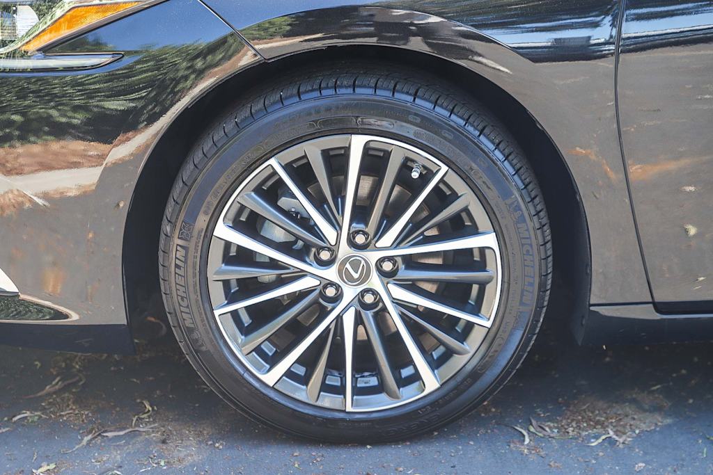 Thumbnail: 2023 Lexus ES - 7