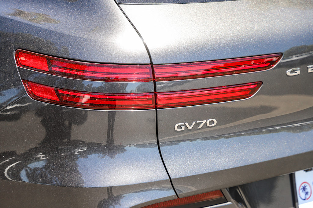 Thumbnail: 2025 Genesis GV70 - 21
