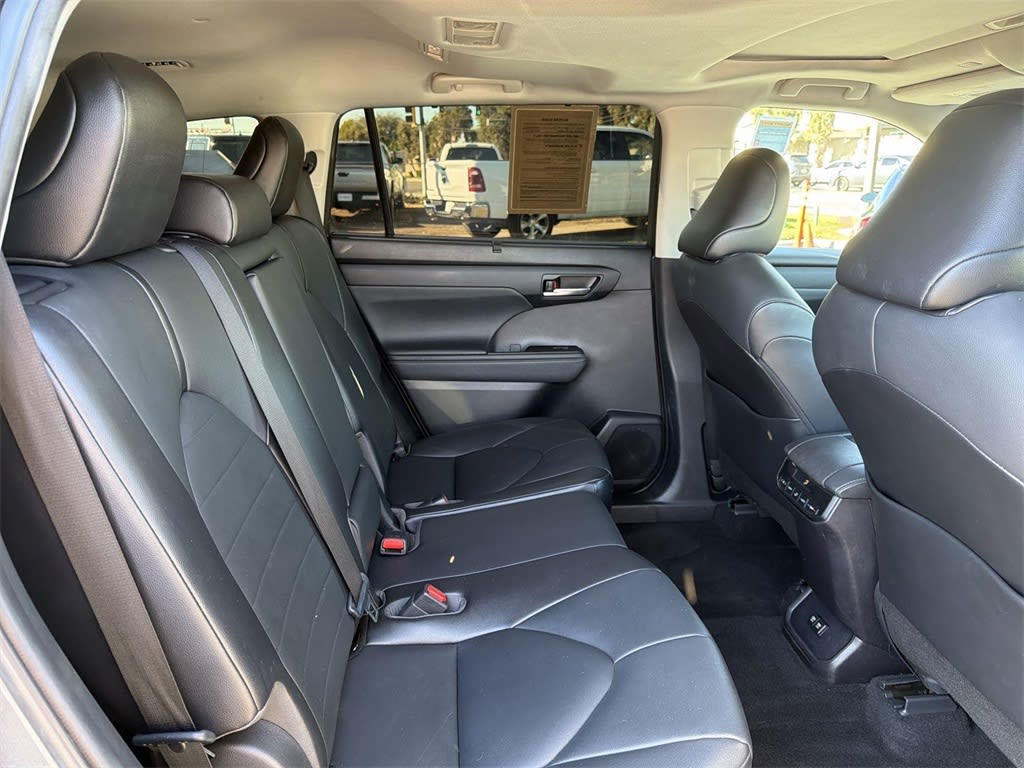 Thumbnail: 2021 Toyota Highlander - 39