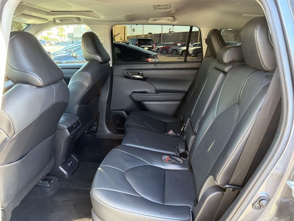 Thumbnail: 2021 Toyota Highlander - 12