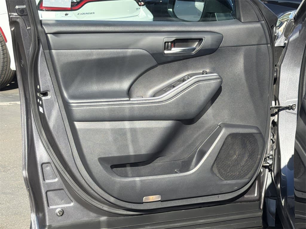 Thumbnail: 2021 Toyota Highlander - 32