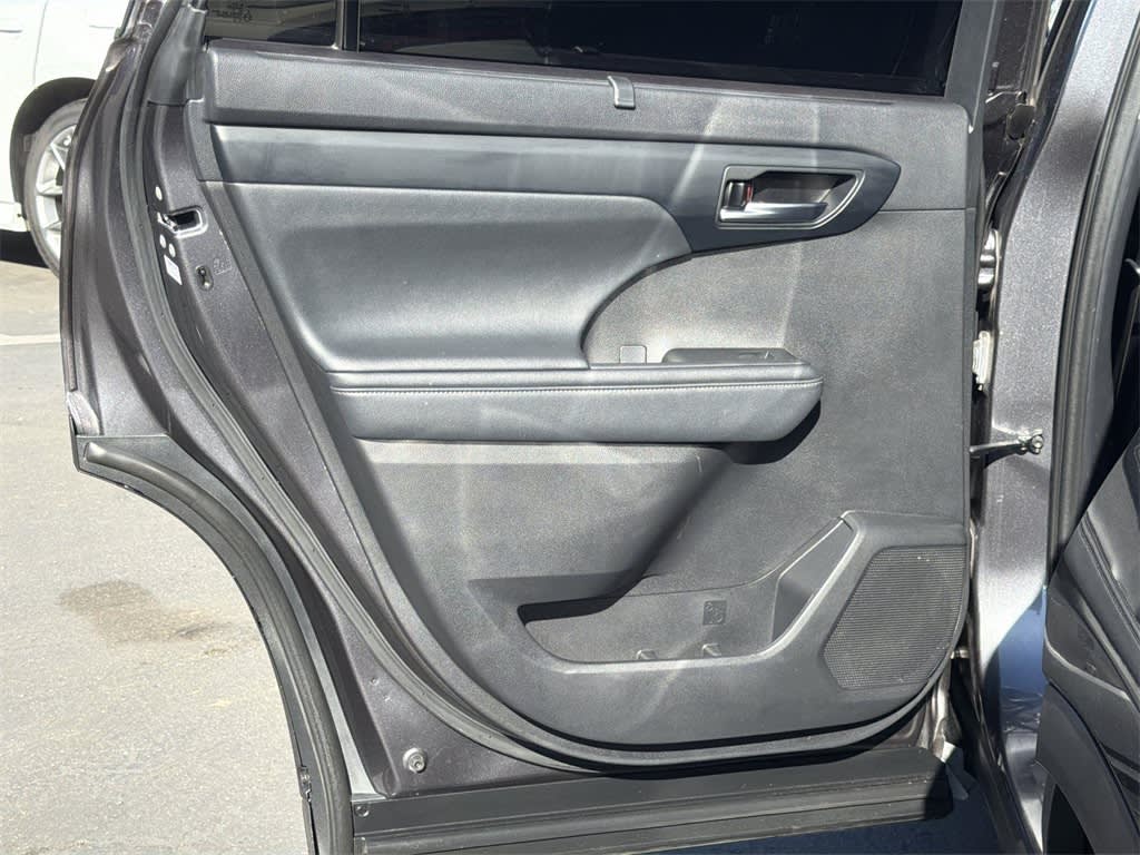 Thumbnail: 2021 Toyota Highlander - 35