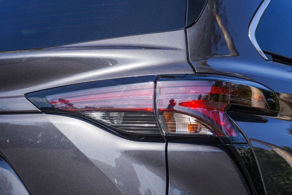 Thumbnail: 2025 Toyota Sienna - 19