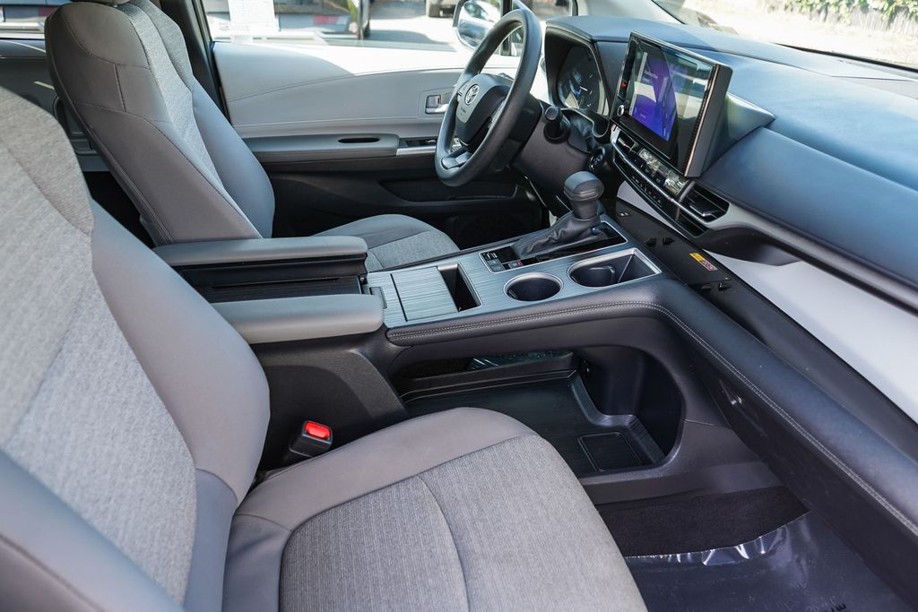 Thumbnail: 2025 Toyota Sienna - 10