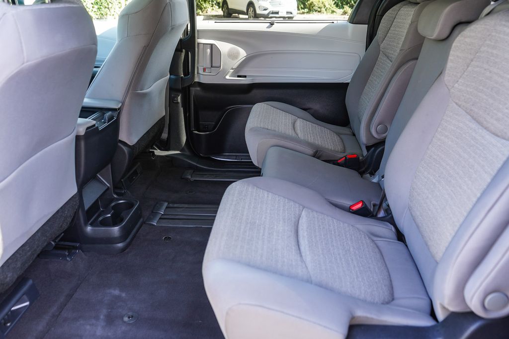 Thumbnail: 2025 Toyota Sienna - 12