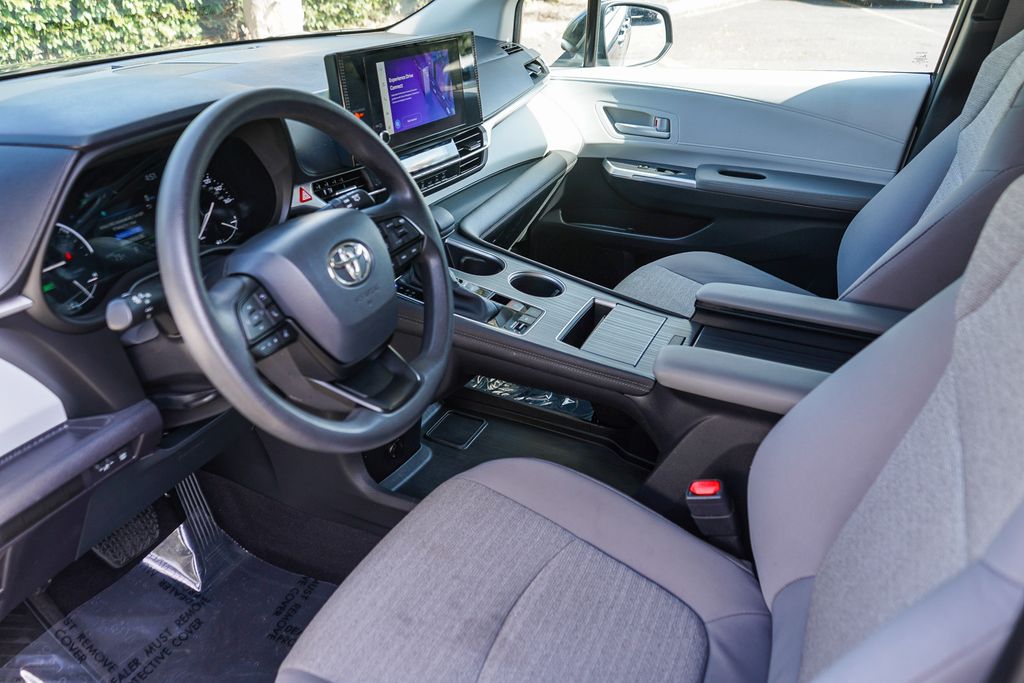 Thumbnail: 2025 Toyota Sienna - 11