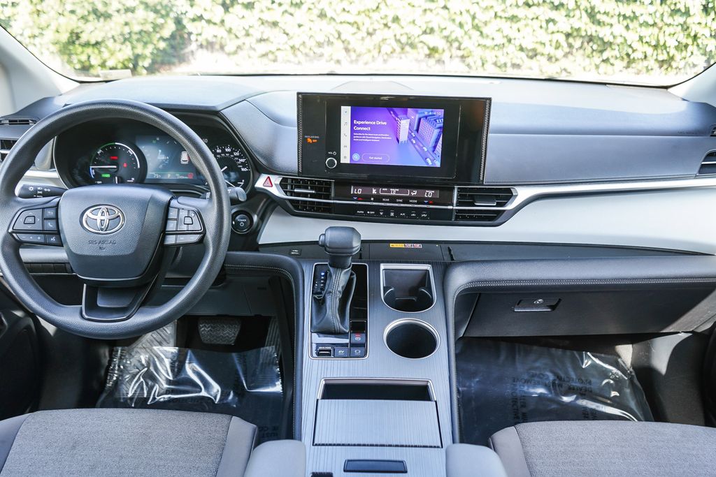 Thumbnail: 2025 Toyota Sienna - 2