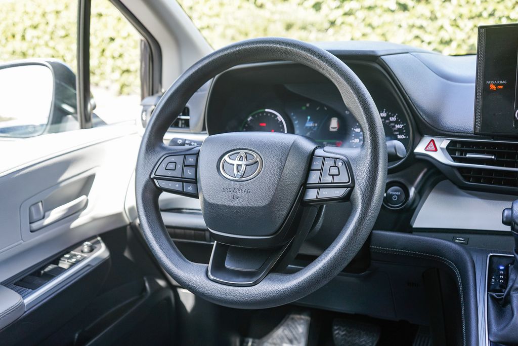 Thumbnail: 2025 Toyota Sienna - 9