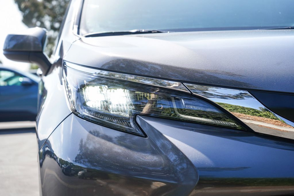 Thumbnail: 2025 Toyota Sienna - 21