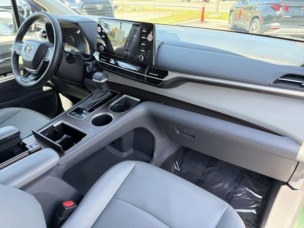 Thumbnail: 2023 Toyota Sienna - 13