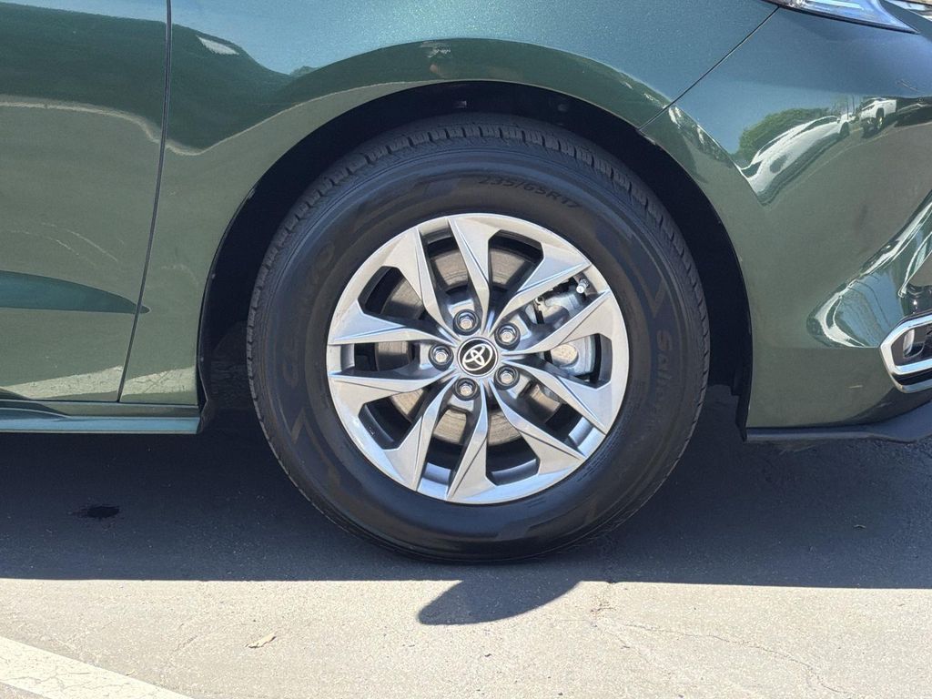 Thumbnail: 2023 Toyota Sienna - 8