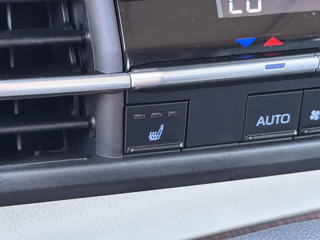 Thumbnail: 2023 Toyota Sienna - 30